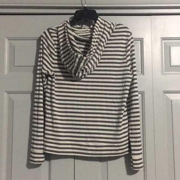 😍 5 FOR $10...Hooded shirt - Picture 3 of 3